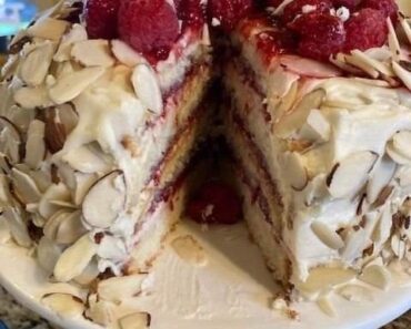 almond raspberry cake with white chocolate amaretto buttercreem
