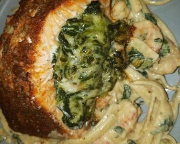 Salmon stuffed with spinach, mozzarella and cream cheese served with Shrimp Alfredo