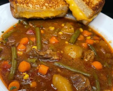 Vegetable soup with grilled cheese sandwiches