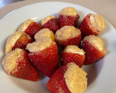 Stuffed Cheesecake Strawberries