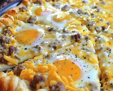 Sausage Gravy Breakfast Pizza