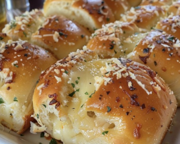 Hawaiian Roll Garlic Bread