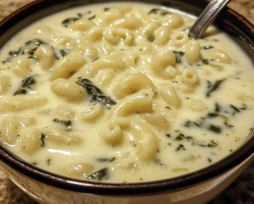 Creamy Macaroni and Spinach Soup