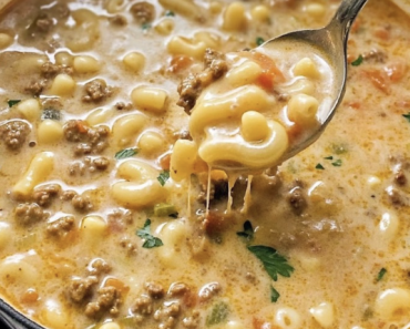 24 One Pot Macaroni Cheeseburger Soup