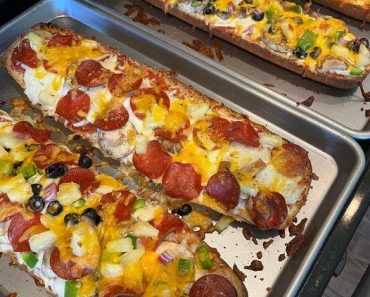 24- Easy French Bread Pizza: A Budget-Friendly Family Favorite! 🍕