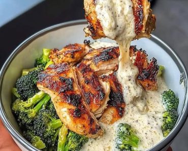 24-Grilled Chicken & Broccoli Bowls with Creamy Garlic Sauce 24-Grilled Chicken & Broccoli Bowls with Creamy Garlic Sauce