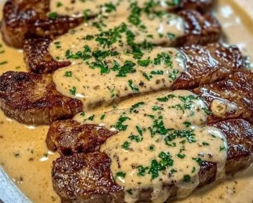 24-Juicy Steak with Creamy Garlic Sauce 24-Juicy Steak with Creamy Garlic Sauce