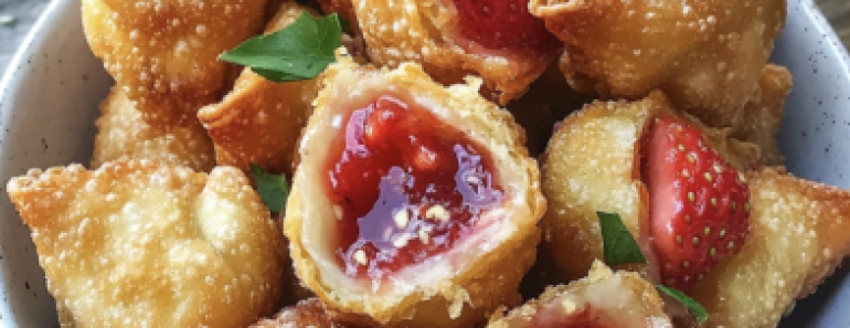 Deep-Fried Strawberry Cheesecake Stuffed Wonton Bites