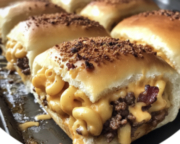 Mac & Cheese Bacon Burger Rolls Mac & Cheese Bacon Burger Rolls